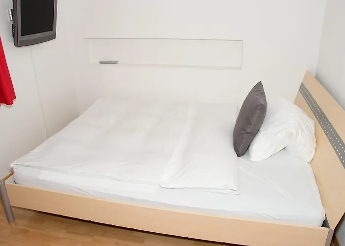 查曼纳住宿加早餐酒店 2* 阿罗萨